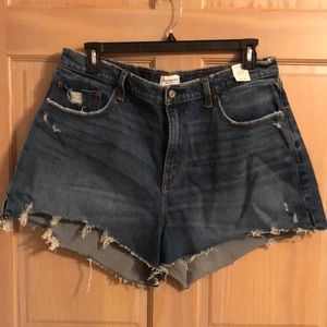 A & F Curve Love High Rise Mom Short